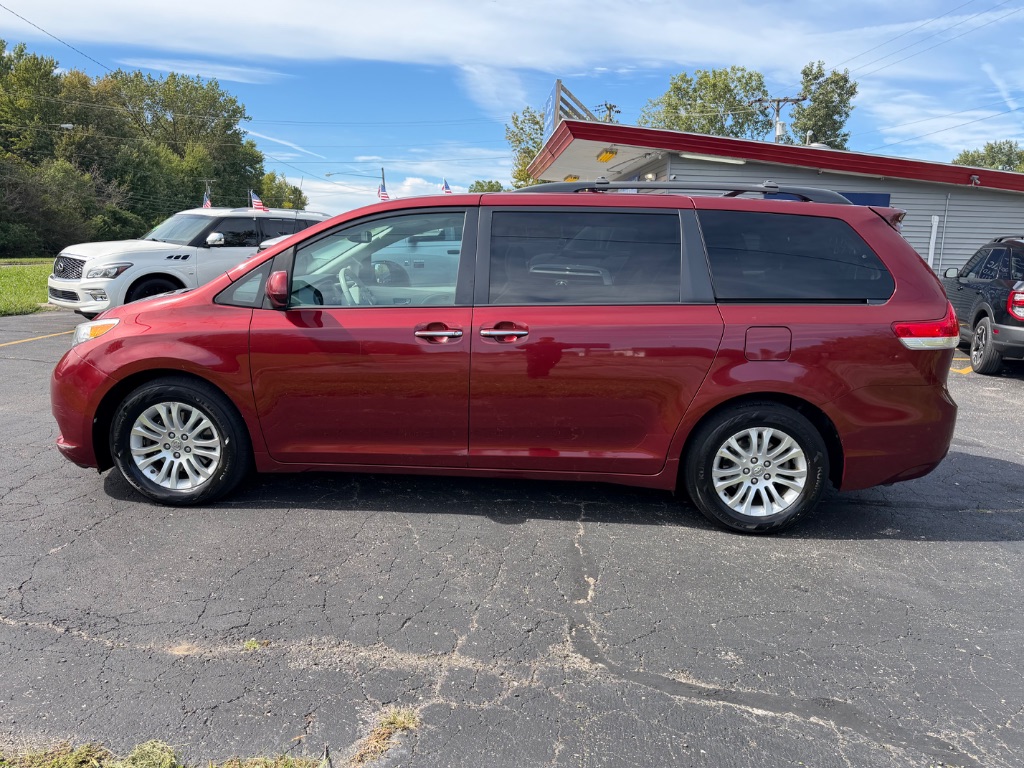 2013 Toyota Sienna - $12,700