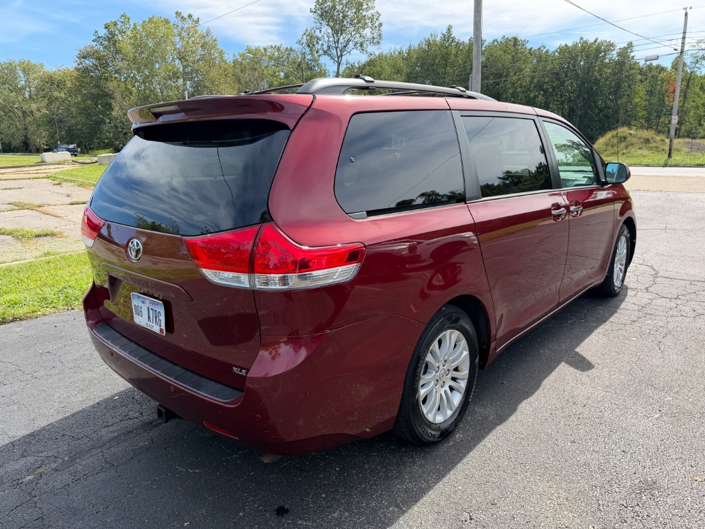 2013 Toyota Sienna - $12,700