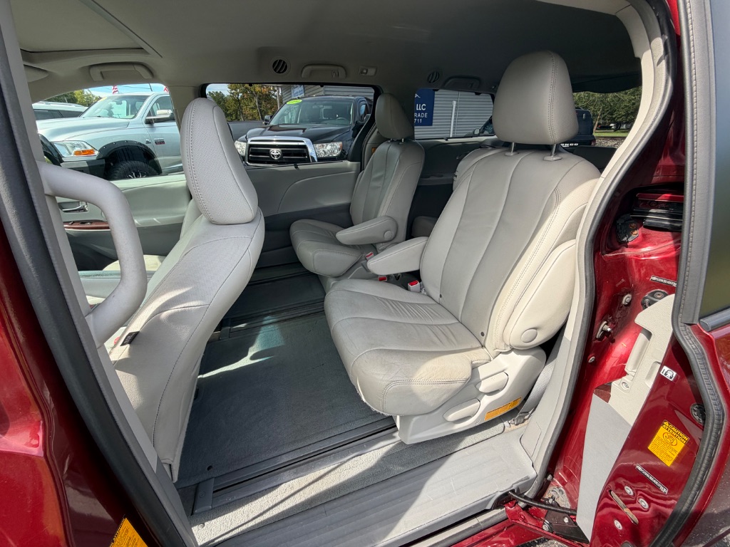 2013 Toyota Sienna - $12,700