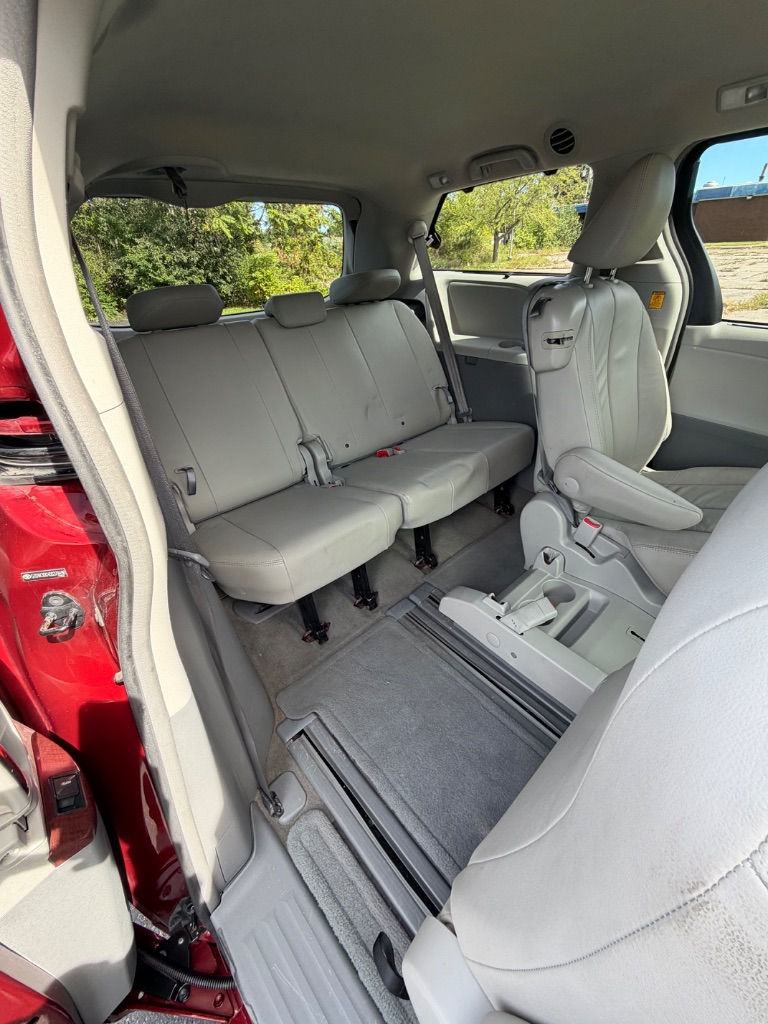 2013 Toyota Sienna - $12,700