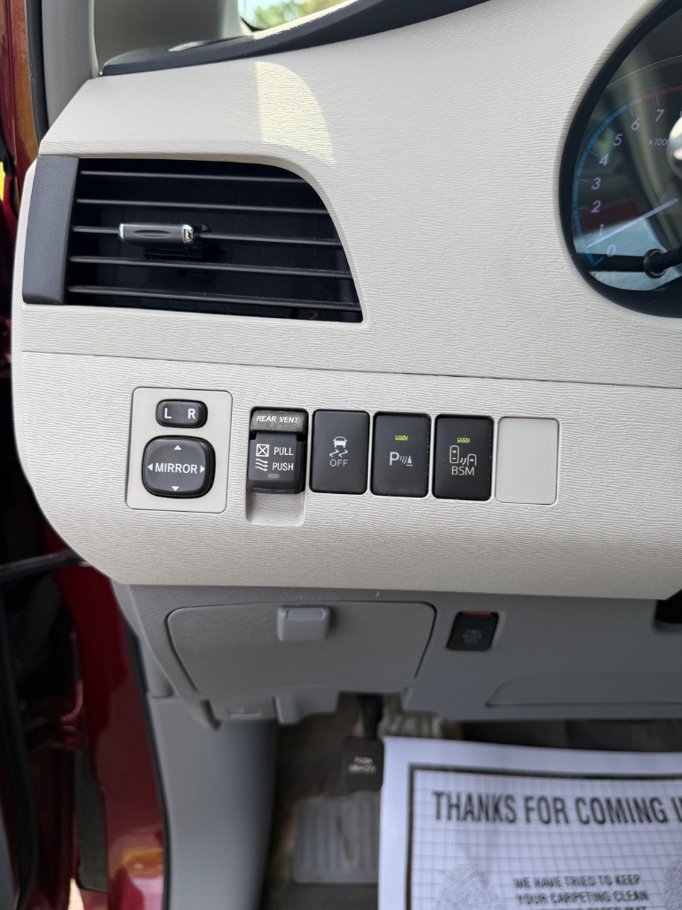 2013 Toyota Sienna - $12,700