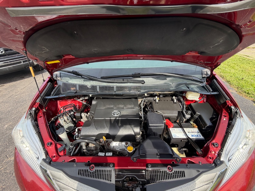 2013 Toyota Sienna - $12,700