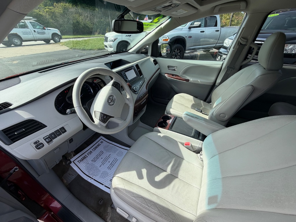 2013 Toyota Sienna - $12,700