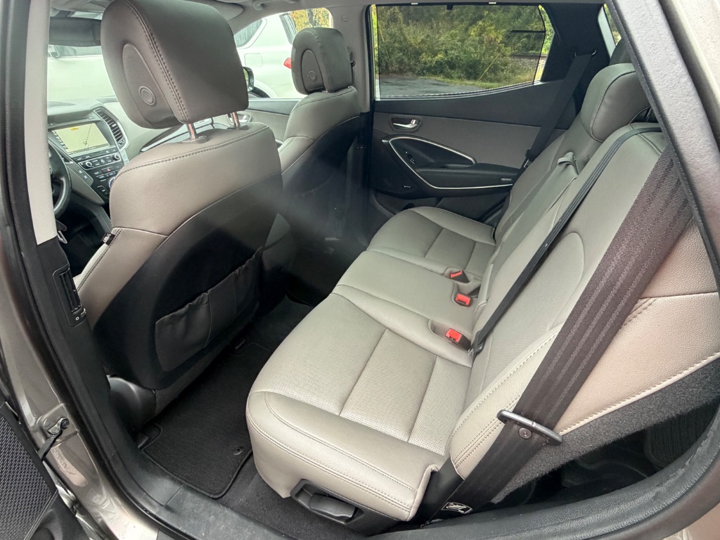 2017 Hyundai Santa Fe - $9,995