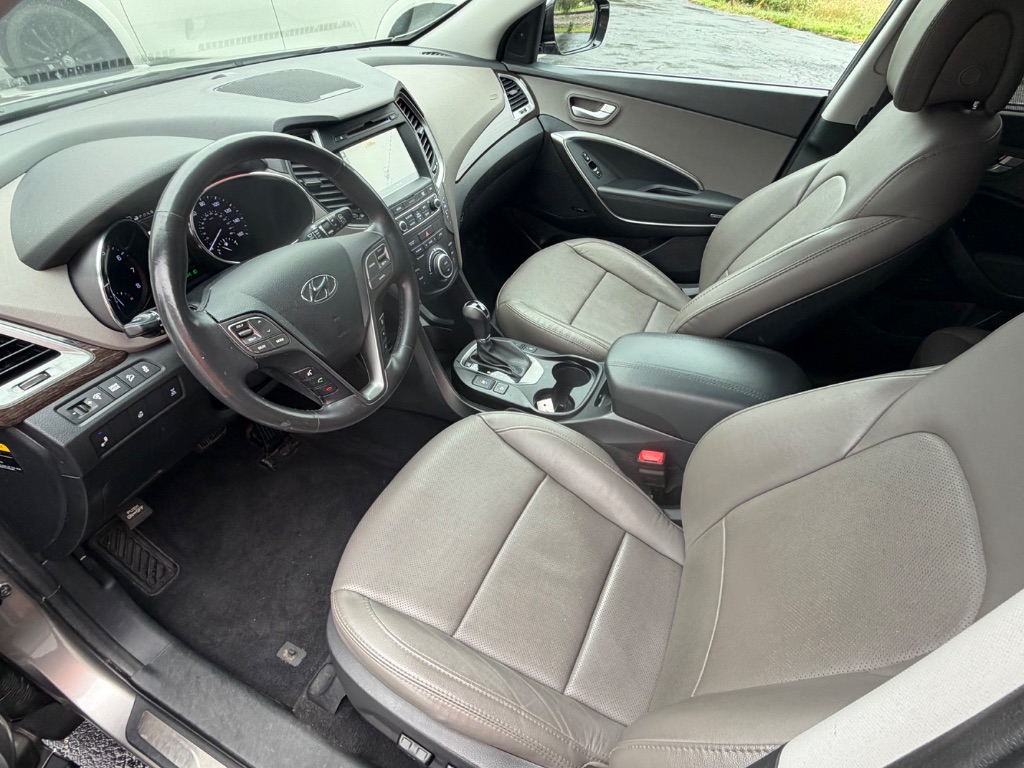2017 Hyundai Santa Fe - $9,995
