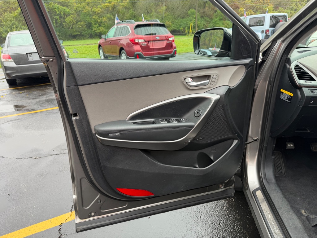 2017 Hyundai Santa Fe - $9,995