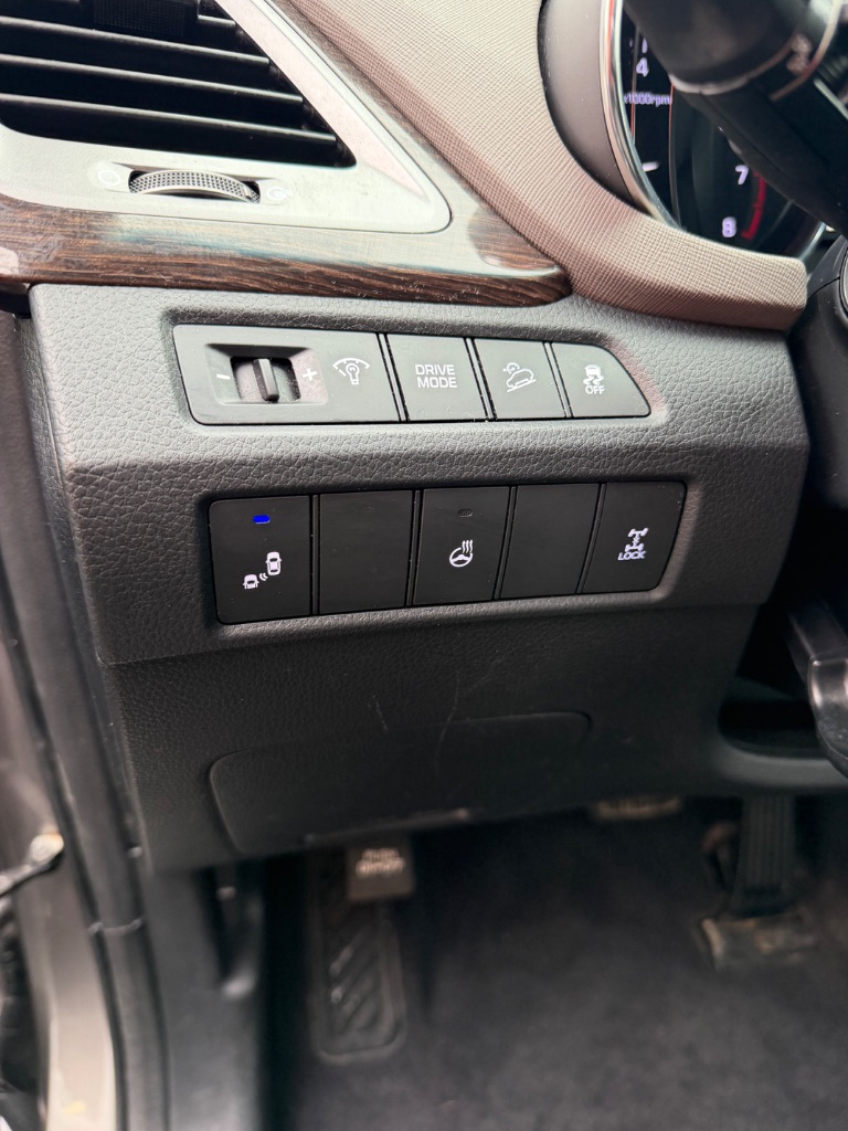 2017 Hyundai Santa Fe - $9,995