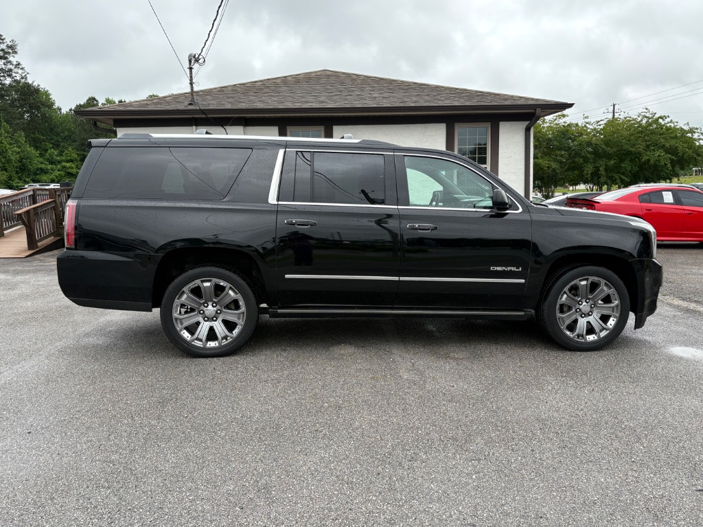 2016 GMC Yukon XL 1500 Denali photo