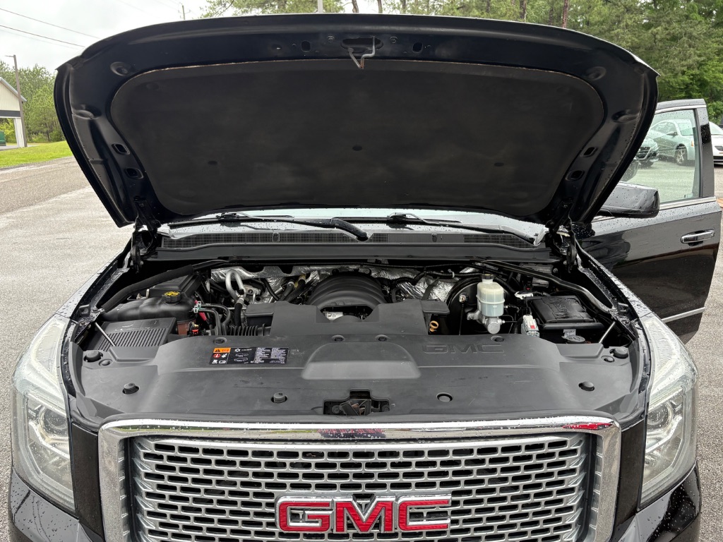 2016 GMC Yukon XL 1500 Denali photo