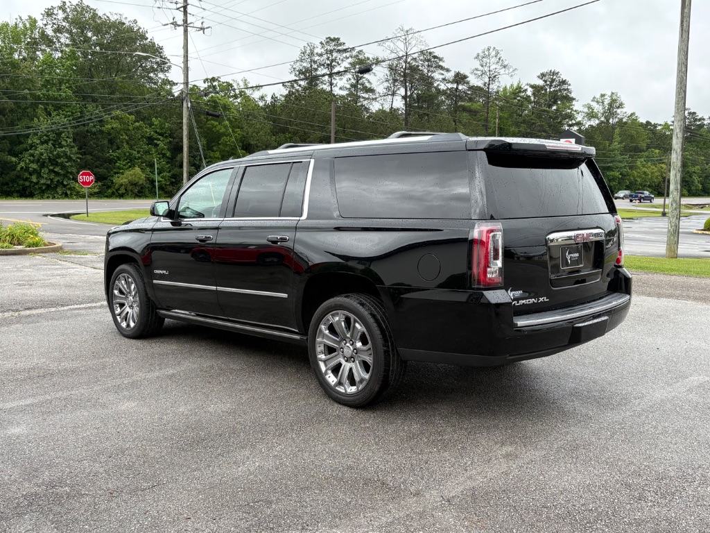 2016 GMC Yukon XL 1500 Denali photo