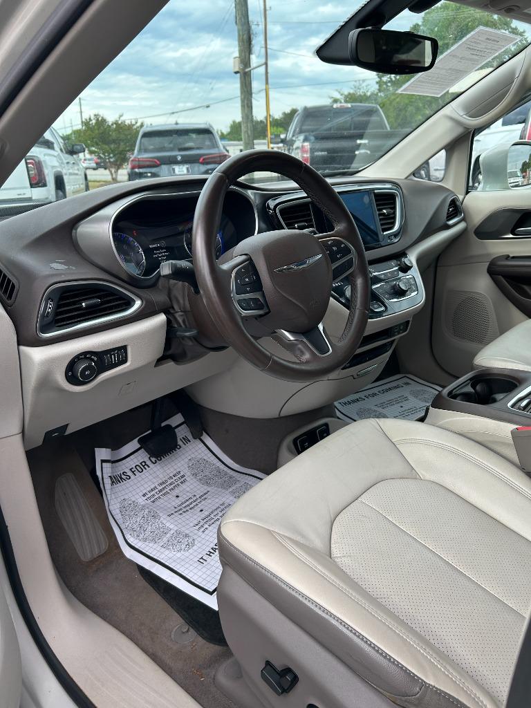 2017 Chrysler Pacifica Touring L Plus photo