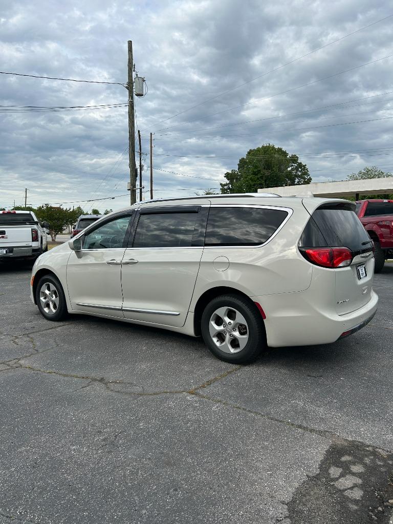 2017 Chrysler Pacifica Touring L Plus photo