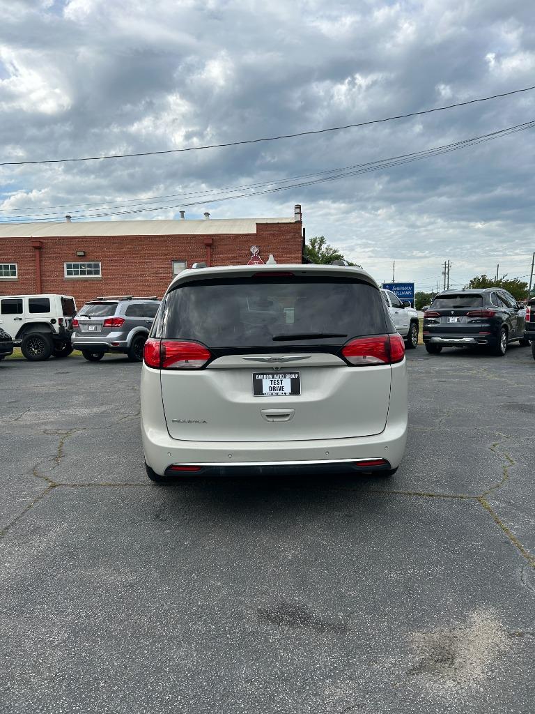 2017 Chrysler Pacifica Touring L Plus photo