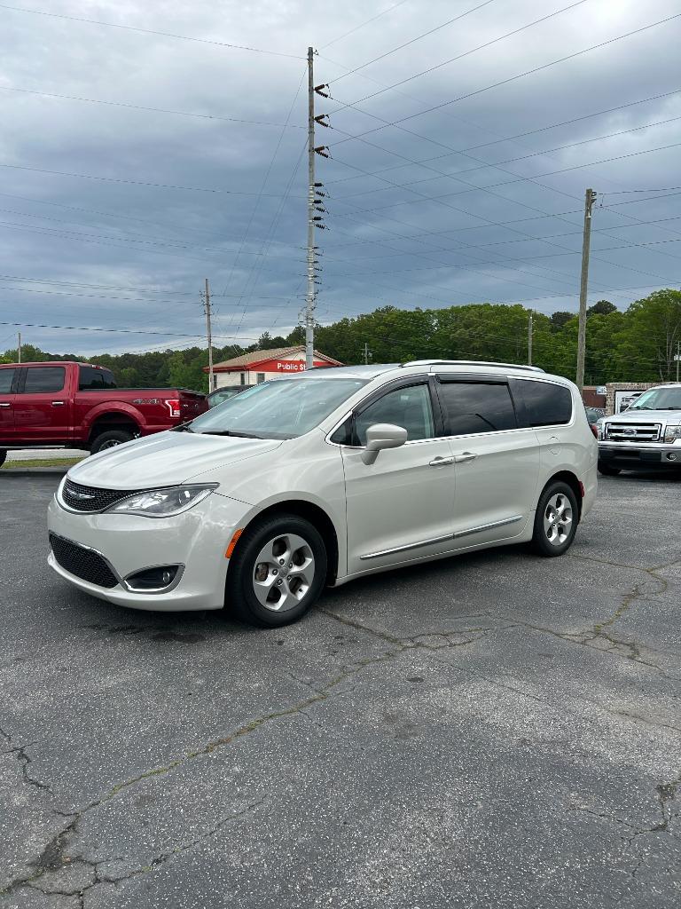 2017 Chrysler Pacifica Touring L Plus photo