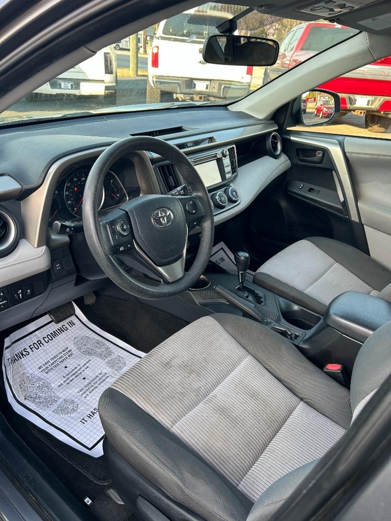 2013 Toyota RAV4 LE photo