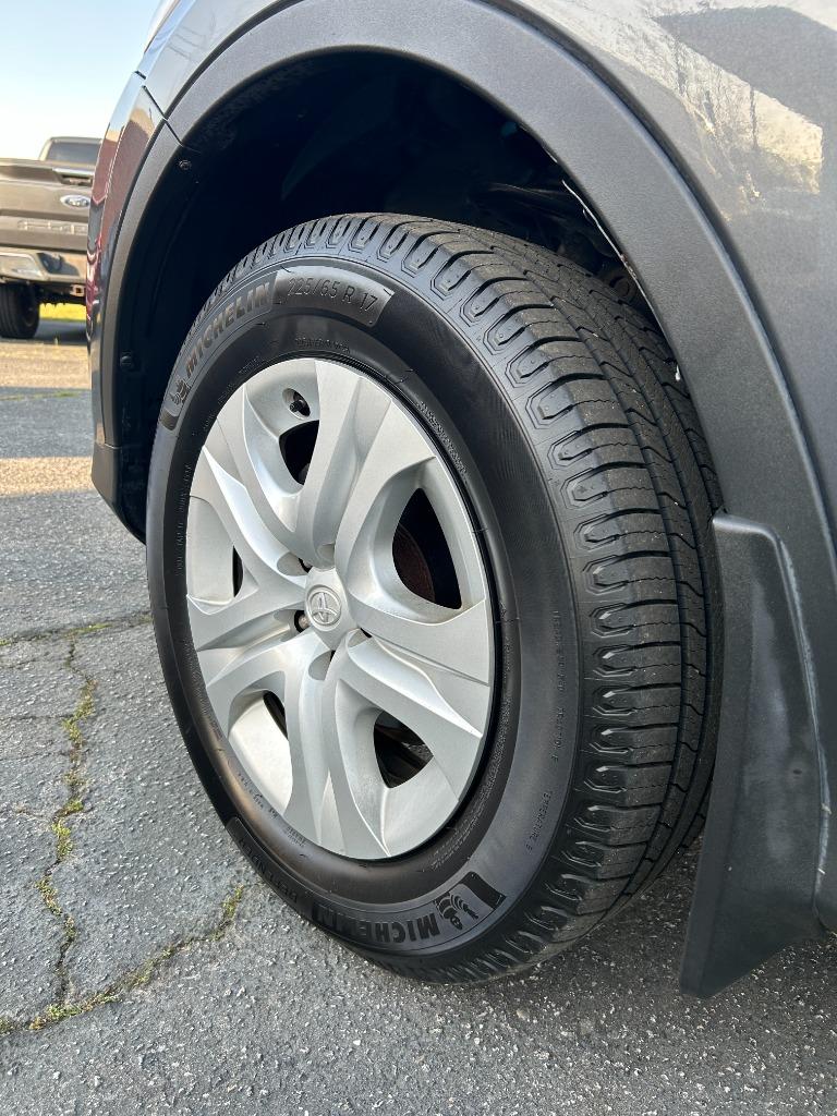 2013 Toyota RAV4 LE photo