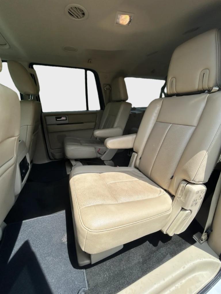 2017 Ford Expedition - $9,900