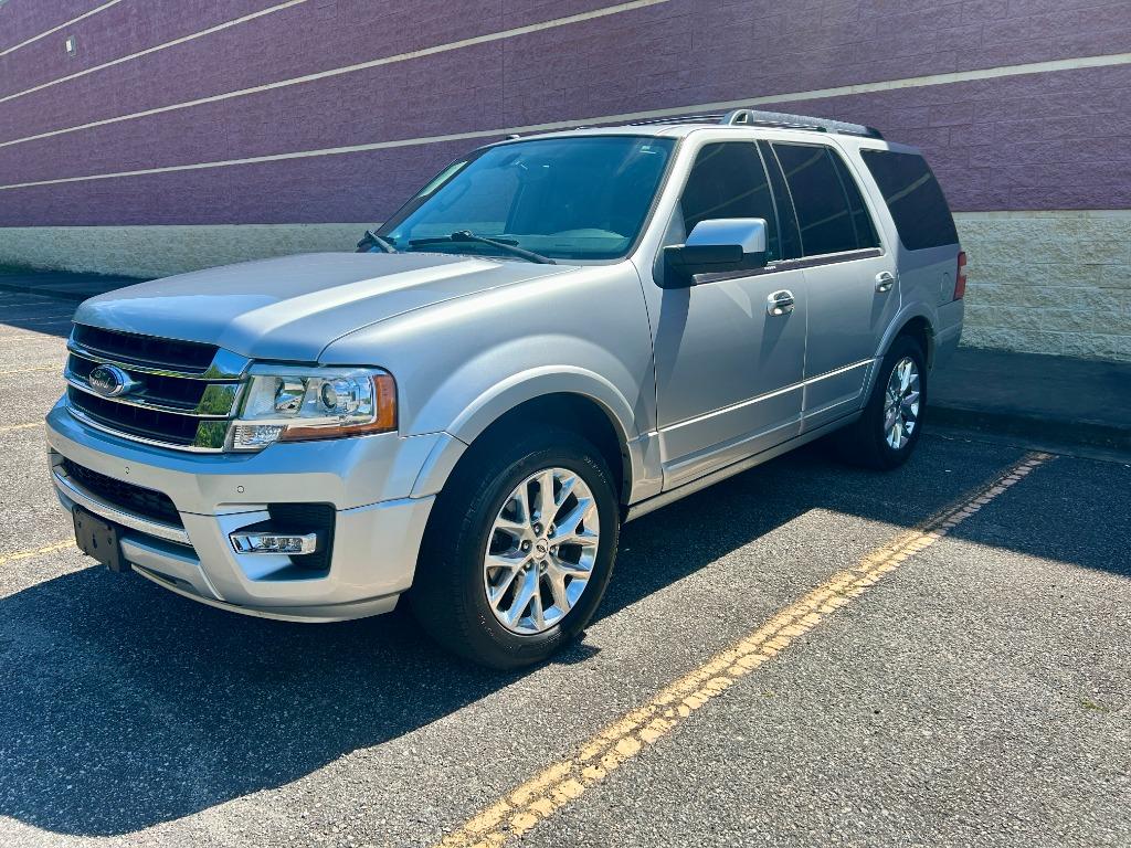 2017 Ford Expedition - $9,900