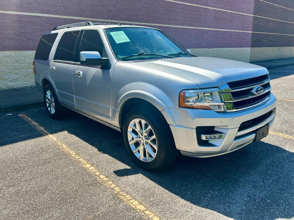2017 Ford Expedition - $9,900
