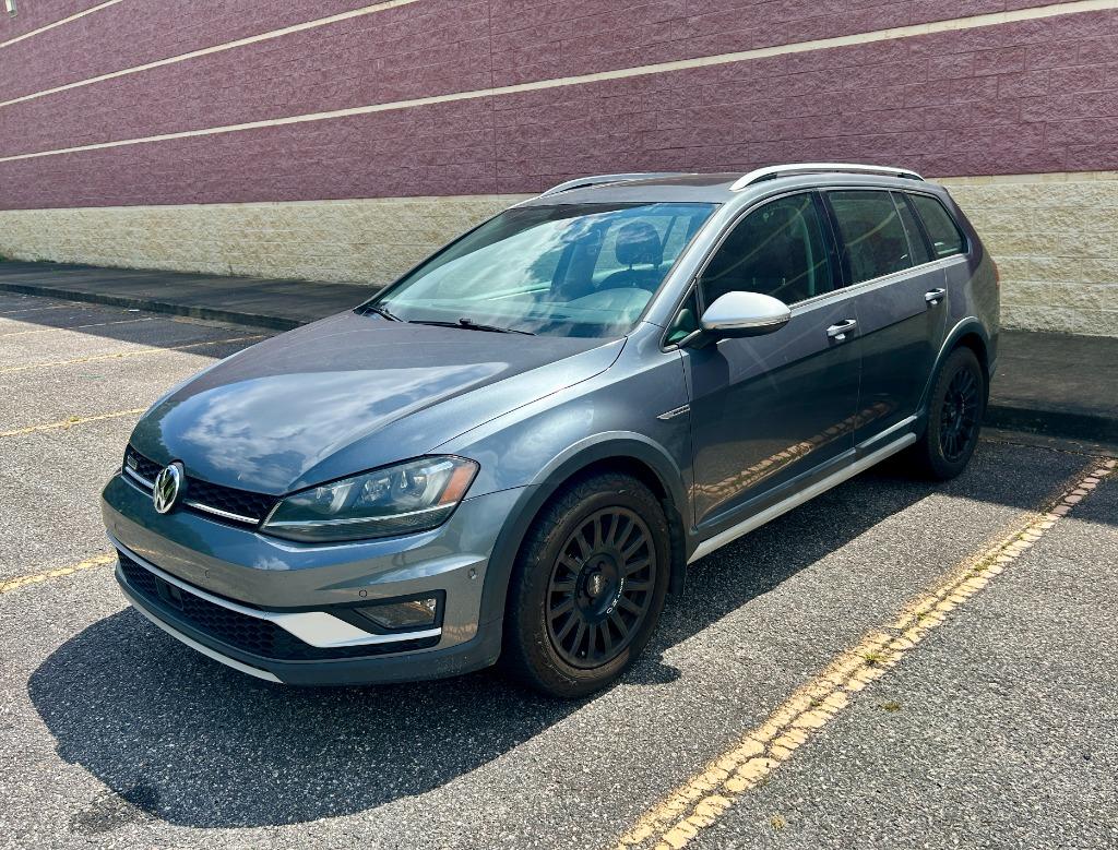2017 Volkswagen Golf - $13,900