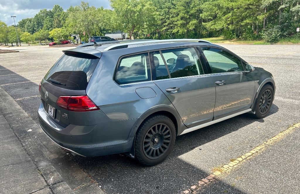 2017 Volkswagen Golf - $13,900