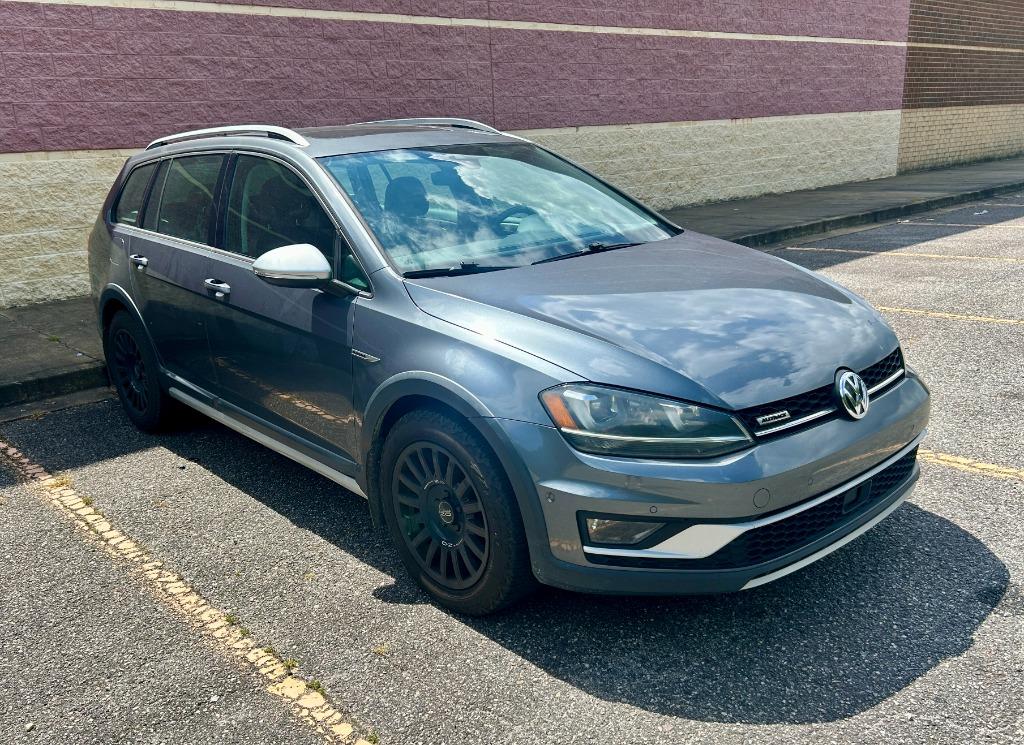 2017 Volkswagen Golf - $13,900