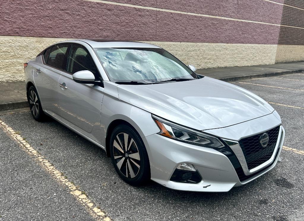2019 Nissan Altima - $8,500