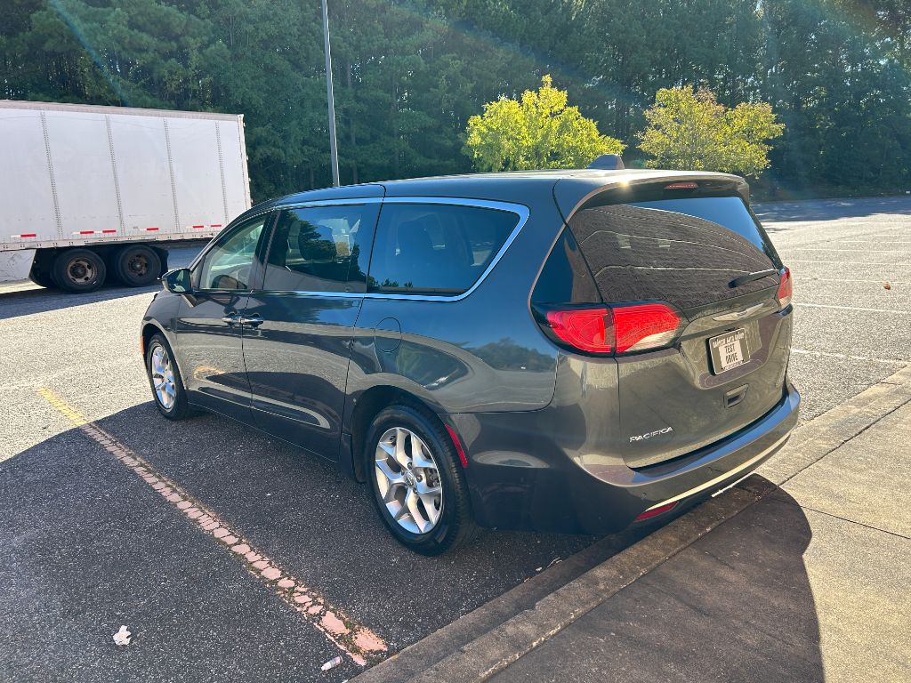 2018 Chrysler Pacifica - $9,500