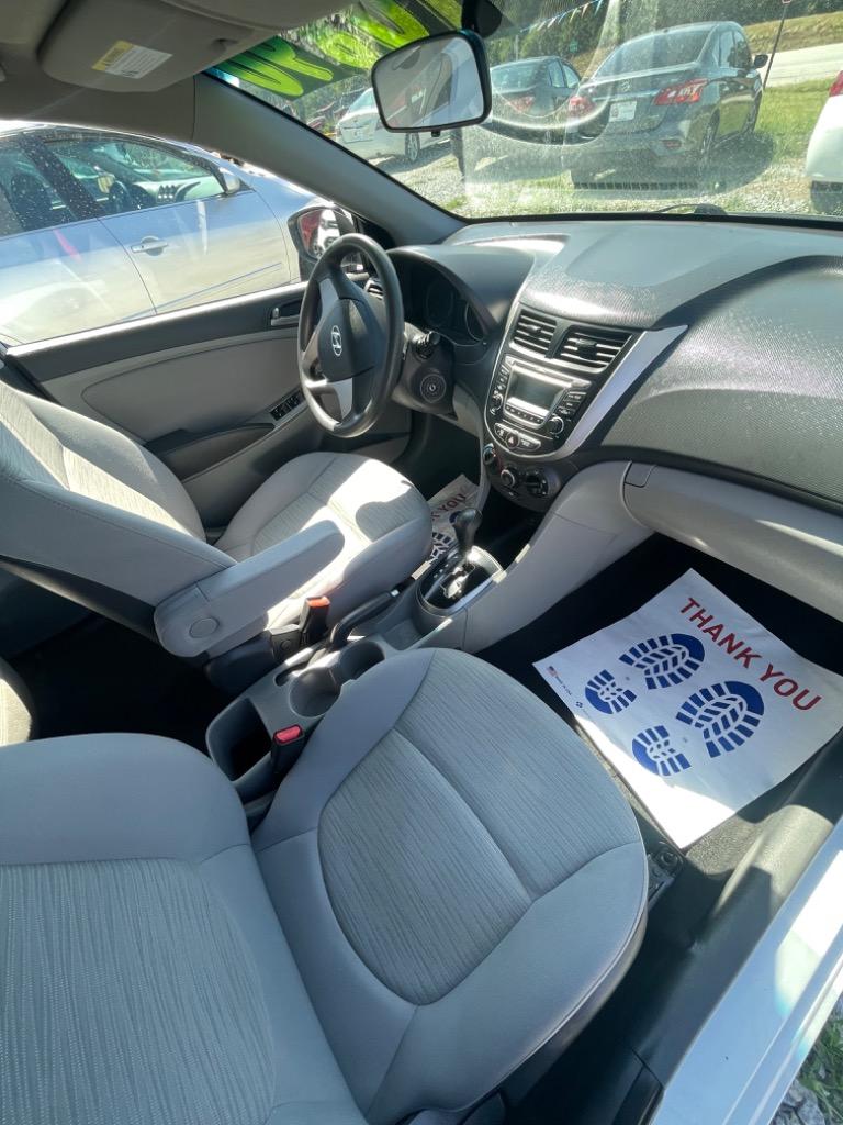 2017 Hyundai Accent SE photo