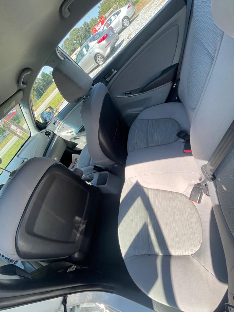 2017 Hyundai Accent SE photo