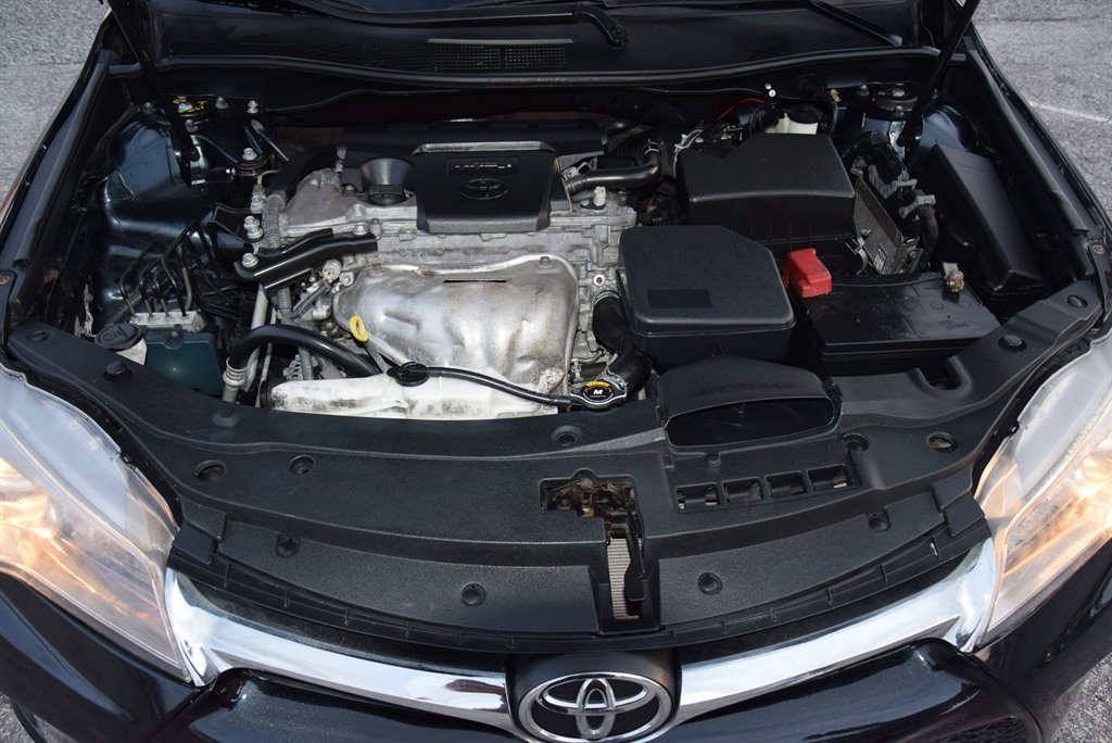 2015 Toyota Camry SE photo