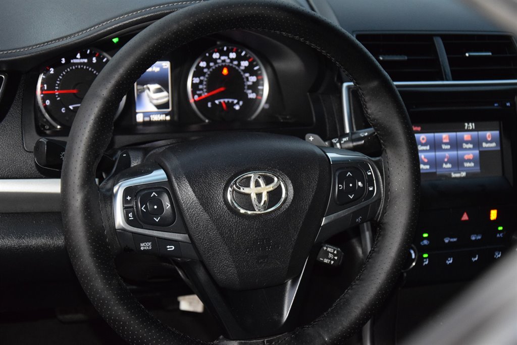 2015 Toyota Camry SE photo