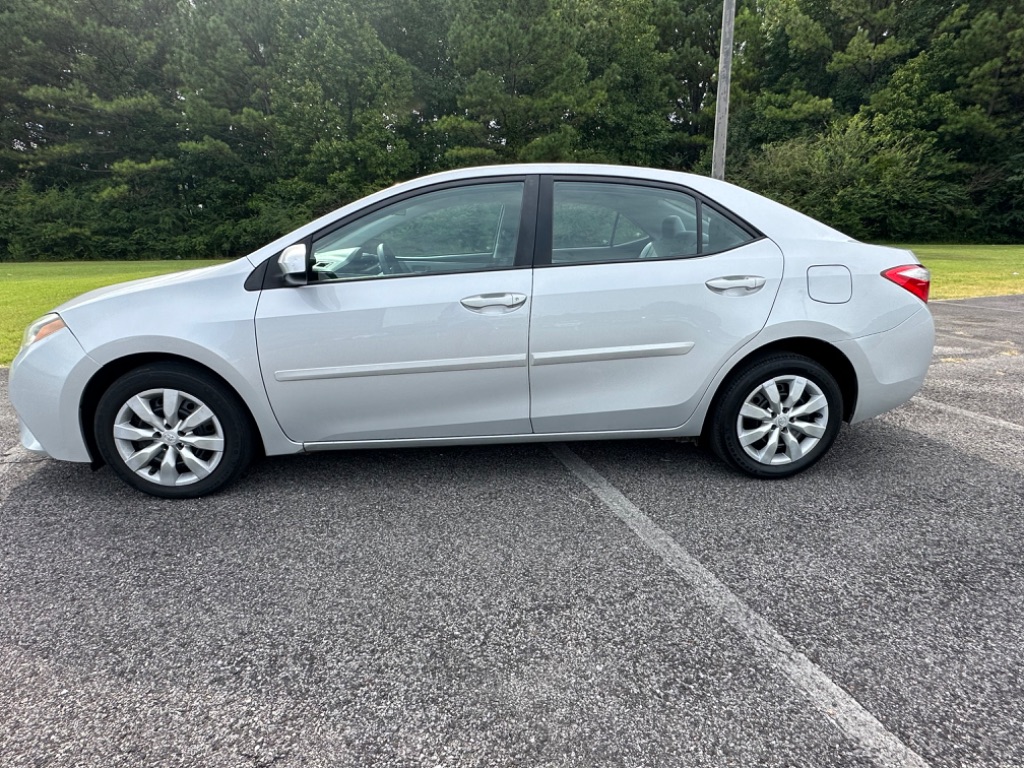 2015 Toyota Corolla LE photo
