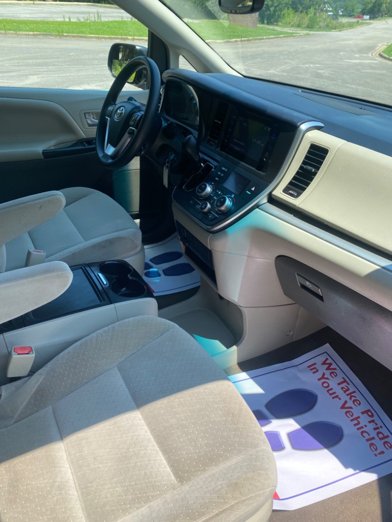 2016 Toyota Sienna - $17,844