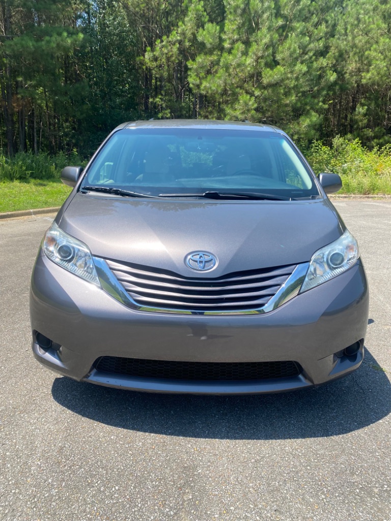 2016 Toyota Sienna - $17,844
