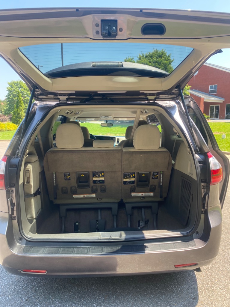 2016 Toyota Sienna - $17,844