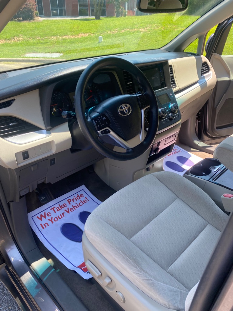 2016 Toyota Sienna - $17,844
