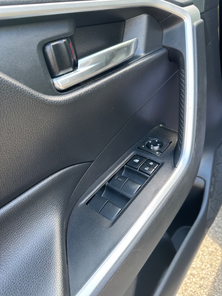 2020 Toyota RAV4 - $27,877