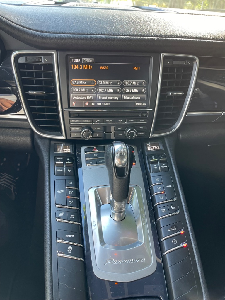 2024 Porsche Cayenne Coupe photo 34