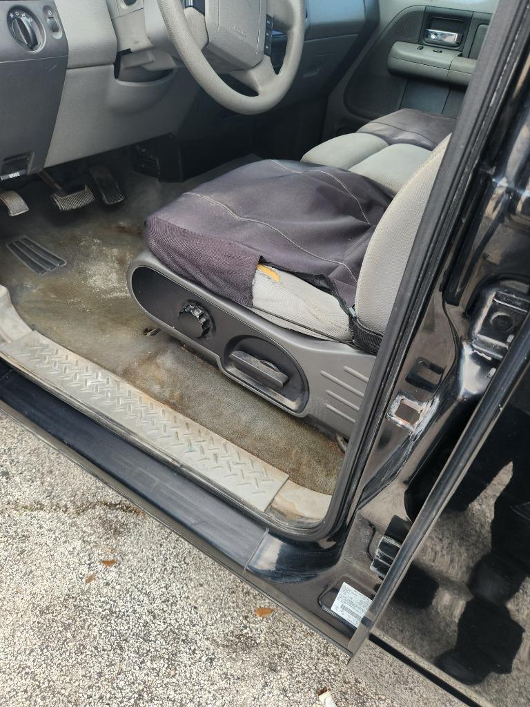 2004 Ford F-150 XLT photo