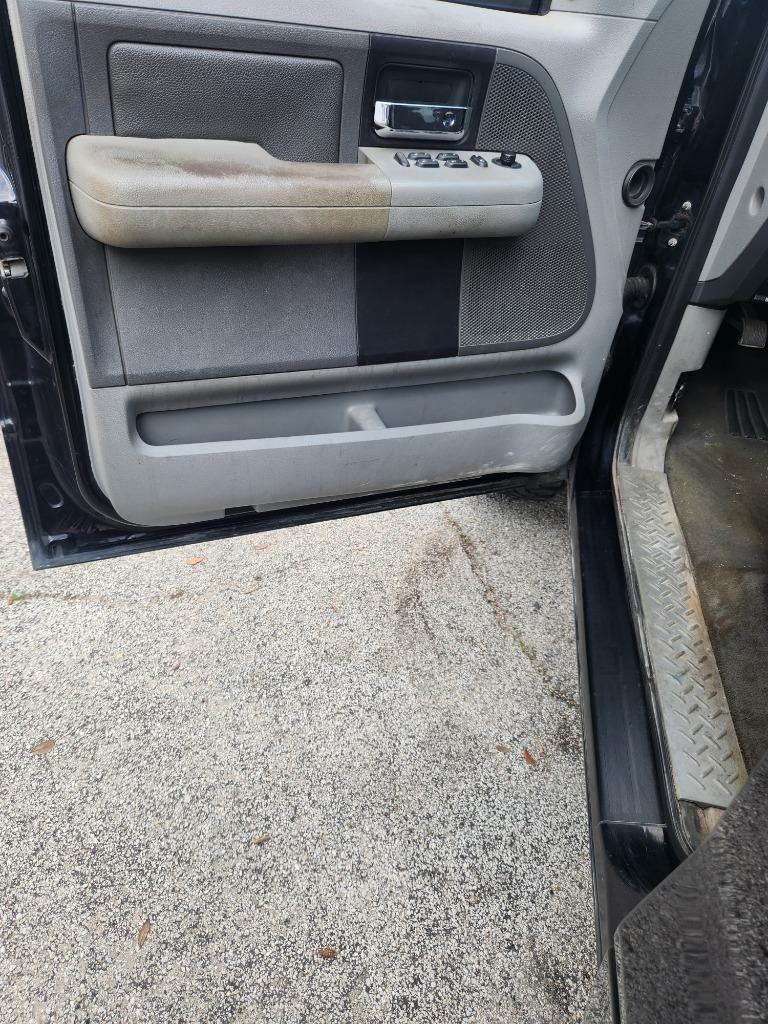 2004 Ford F-150 XLT photo