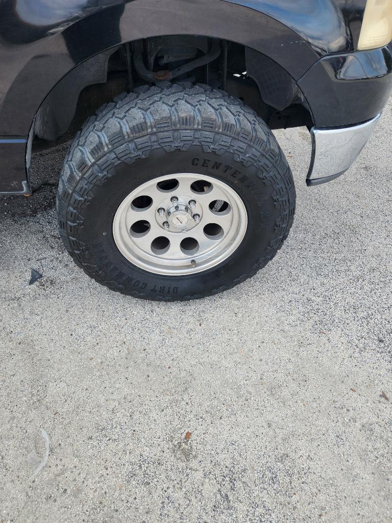 2004 Ford F-150 XLT photo