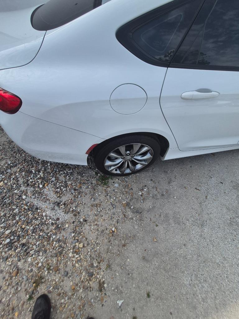 2015 Chrysler 200 - $5,395