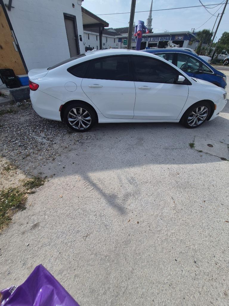 2015 Chrysler 200 - $5,395
