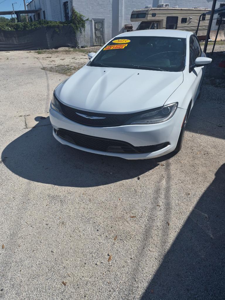 2015 Chrysler 200 - $5,395