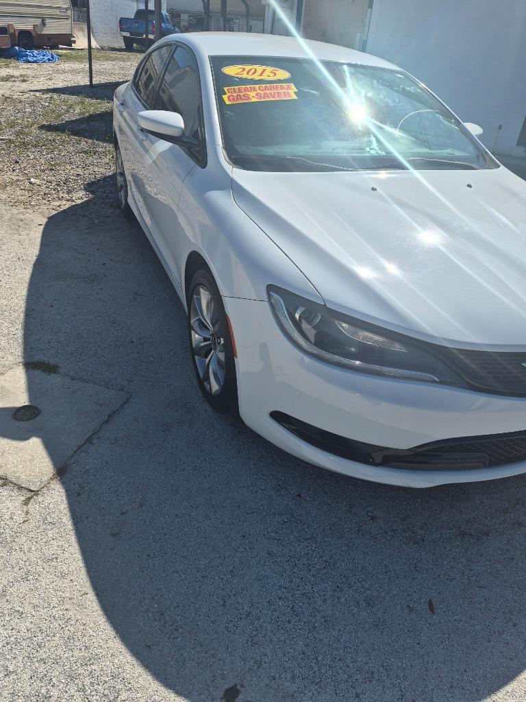 2015 Chrysler 200 - $5,395