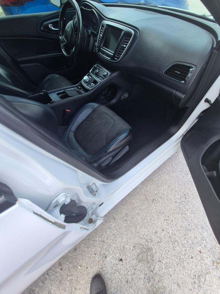 2015 Chrysler 200 - $5,395