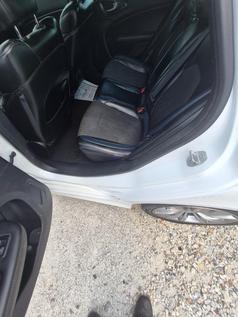 2015 Chrysler 200 - $5,395