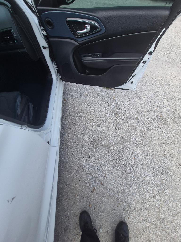 2015 Chrysler 200 - $5,395