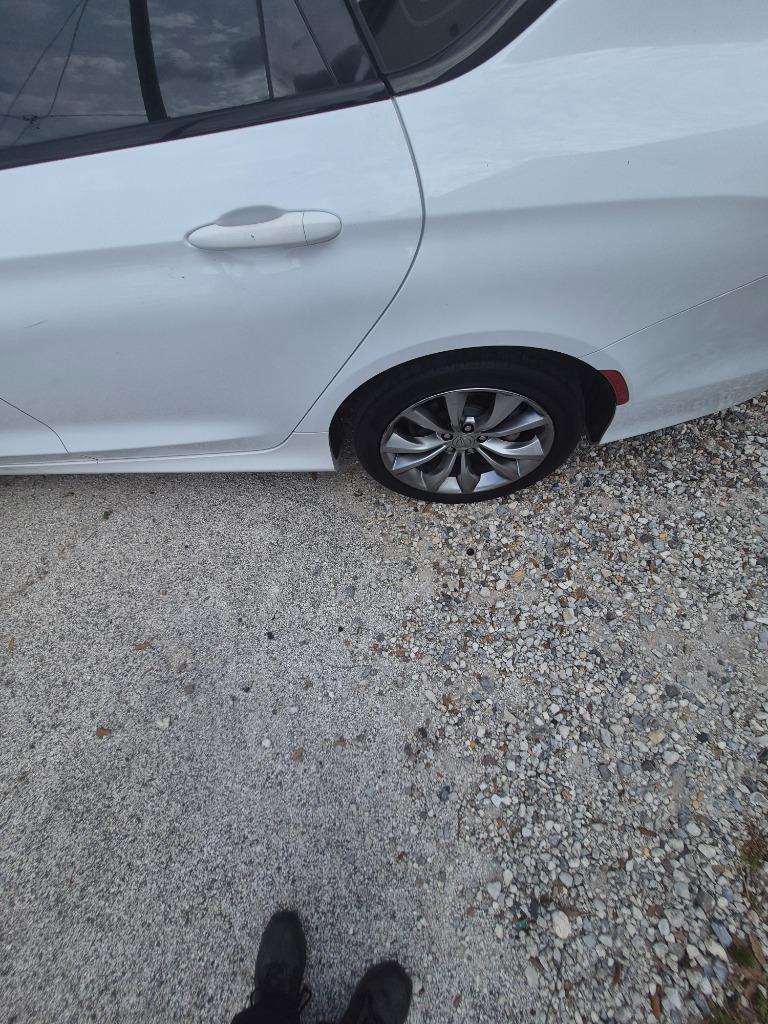 2015 Chrysler 200 - $5,395